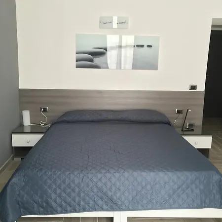 La Dimora Di Garibaldi 3* נאפולי